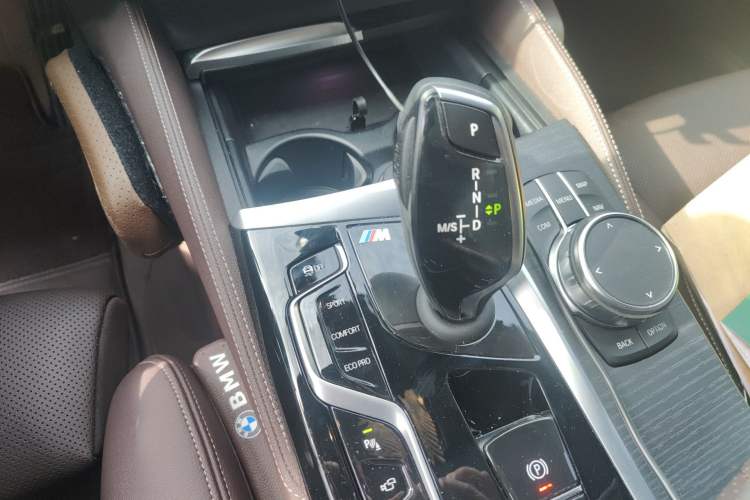 Used BMW 5 Series 2023 530Li Luxury Edition M Sport Package Gear Lever