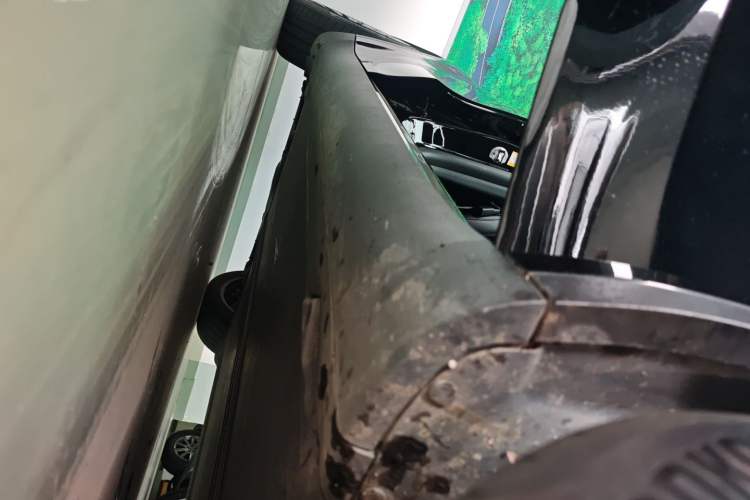 Used Tesla Model Y 2021 Standard Range Rear-Wheel Drive Version Right Side Sill
