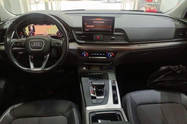 Used Audi Q5L 2018 40 TFSI Prestige Fashion Edition China VI Center Console
