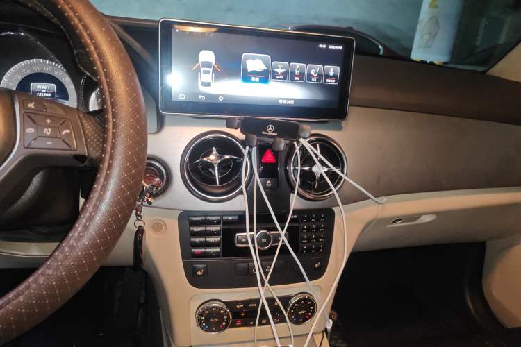 Used Mercedes-Benz GLK-Class 2013 GLK 300 4MATIC Dynamic Edition Audio And AC Panel