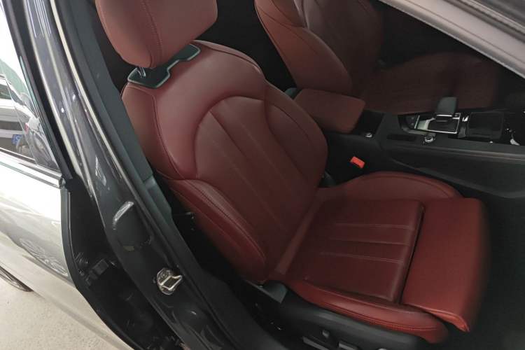 Used Audi A4L 2023 40 TFSI Luxury Dynamic Model Right Front Seat