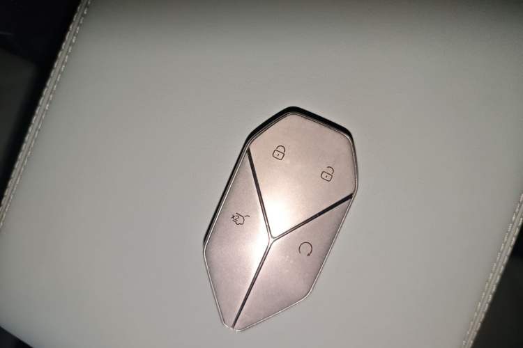 Used Formula Leopard Leopard 5 2023 Navigator Edition
