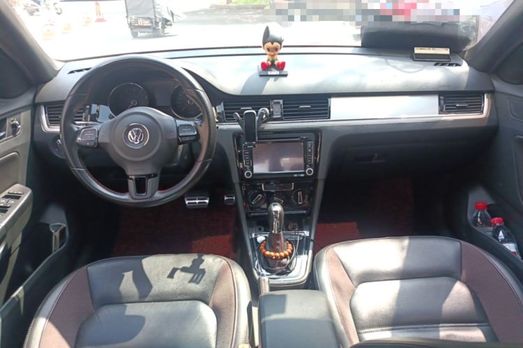 Used Volkswagen Bora 2014 1.4TSI Automatic Sportline Center Console