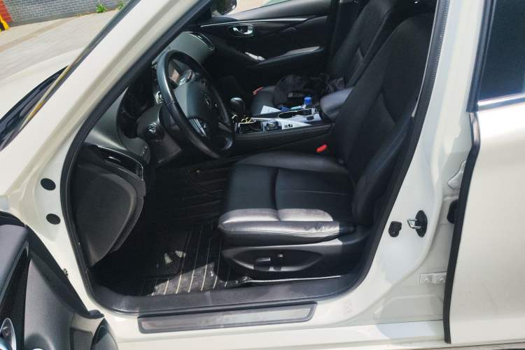 Used Infiniti Q50L 2016 2.0T Comfort Edition
