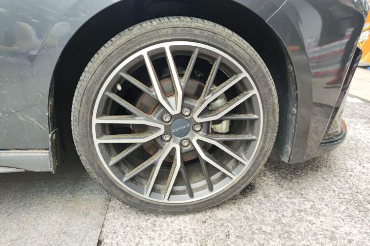 Used Lynk & Co 03 2023 2.0TD DCT JingPro Right Front Wheel Hub