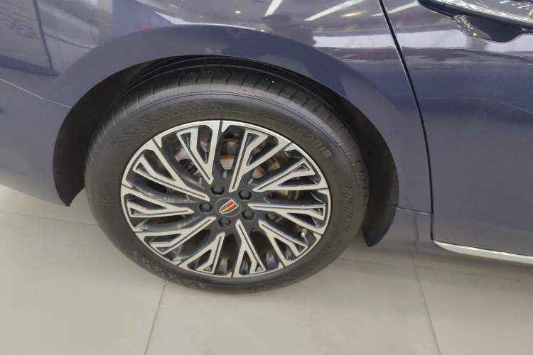 Used Hongqi H5 2024 2.0T Automatic Smart Connect Flagship Edition Right Rear Wheel Hub