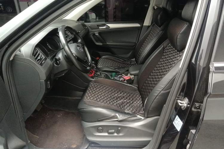 Used Volkswagen Tiguan L 2018 Facelift 330TSI Automatic Two-Wheel Drive Luxury Edition Left Front Seat