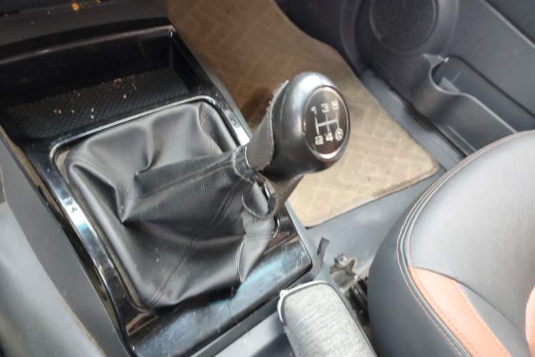 Used Great Wall Wingle 5 2013 2.8T European Version Two-Wheel Drive Elite Version Big Double-Cab GW2.8TC