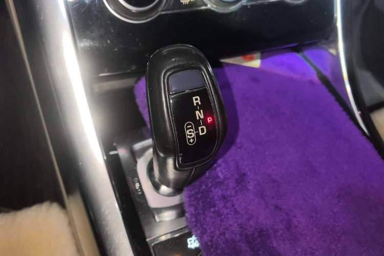 Used Land Rover Range Sport 2015 3.0 SC V6 HSE Gear Lever