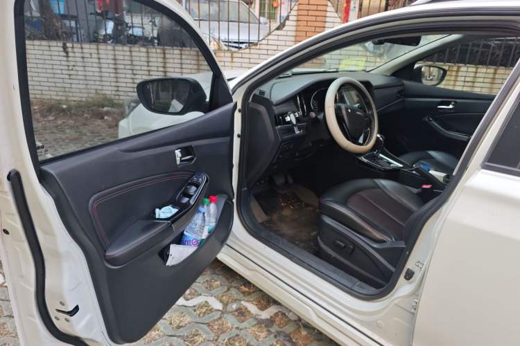 Used Venucia T70 2018 2.0L CVT Smart Enjoyment Version