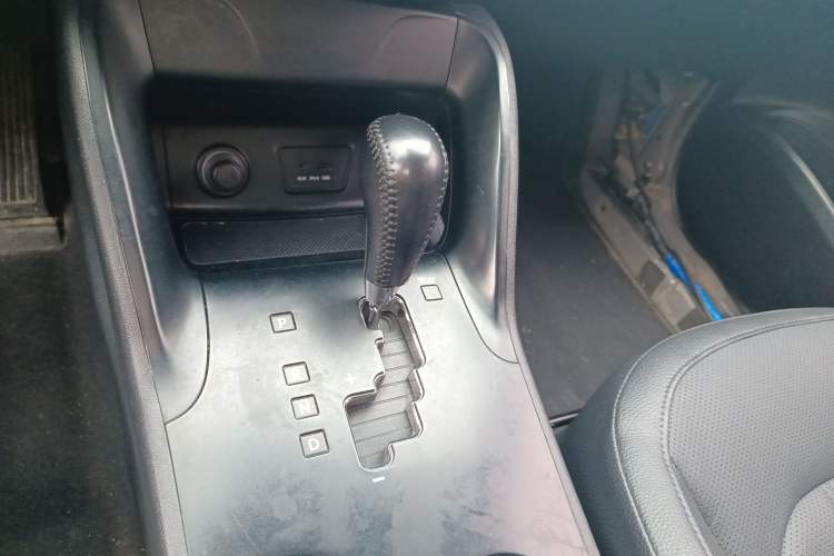 Used Hyundai ix35 2015 2.0L Automatic 2WD Smart Type China IV