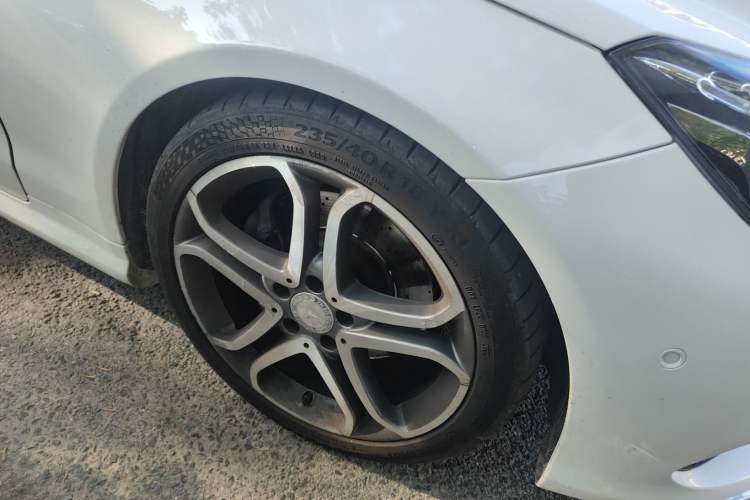 Used Mercedes-Benz E-Class 2014 E 260 Coupe Right Front Wheel Hub