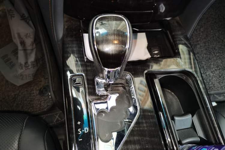 Used Toyota Crown 2015 2.0T Luxury Edition Gear Lever