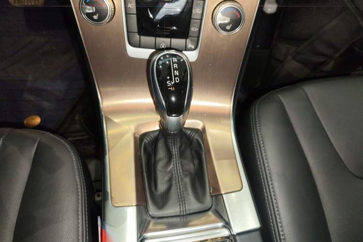 Used Volvo XC60 2015 T5 Smart Upgrade Model
