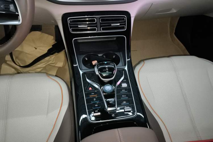 Used BYD Qin PLUS 2024 Honor Edition EV 420KM Beyond Model Gear Lever