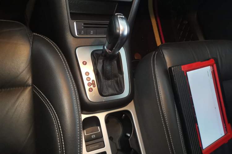 Used Volkswagen Tiguan 2016 280TSI Automatic Two-Wheel Drive Silk Road Comfort Edition Gear Lever