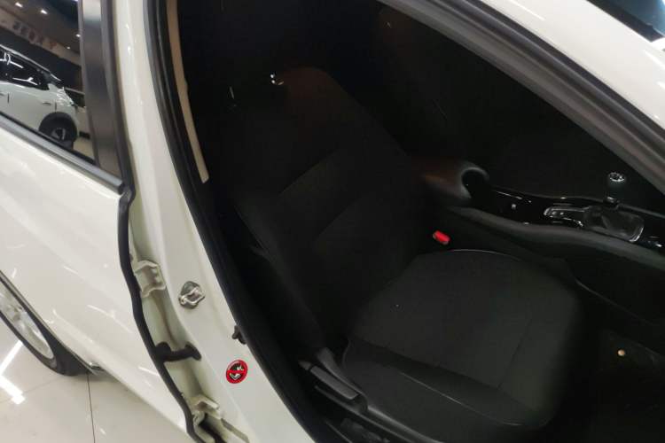 Used Honda Vezel 2015 1.5L manual two-wheel drive Comfort trim level Right Front Seat