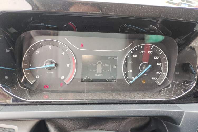 Used Ford Transit 2023 2.0T Diesel Manual Multifunction Commercial Vehicle Short Wheelbase Mid-Roof Design 5/6 Seats
