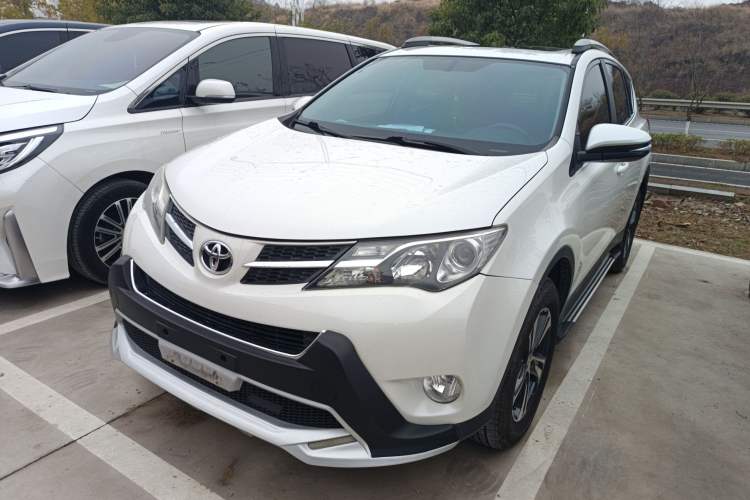 Used Toyota RAV4 2015 2.0L CVT Two-Wheel Drive Fashion Edition