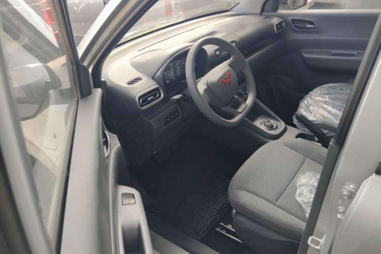 Used Wuling Hongguang New Energy 2024 All-Electric Model 300KM Practical Version