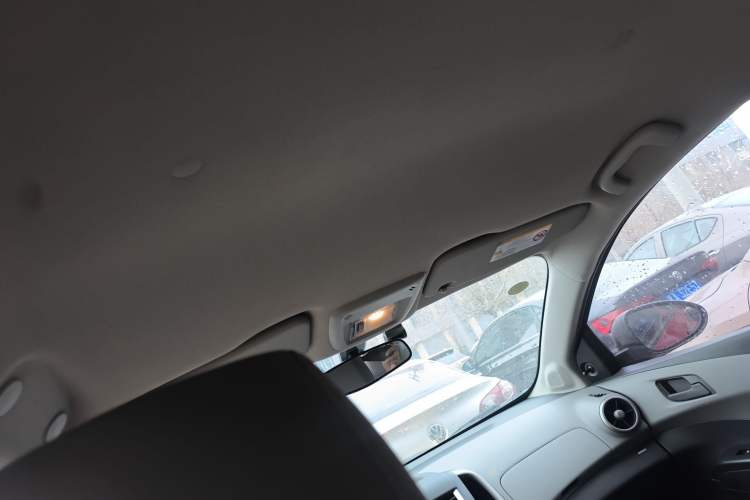 Used Chevrolet Aveo Sonic 2014 Sedan 1.4SL AT Fashion Edition Headliner