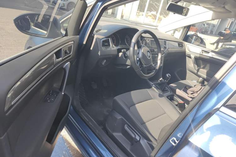 Used Volkswagen Golf Sportsvan 2016 230TSI Manual Entry-Level Trim