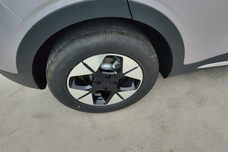 Used Geely Galaxy Geome 2026 Model 310km Dream Edition Right Rear Wheel Hub