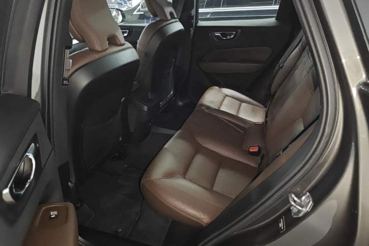 Used Volvo XC60 2019 T5 4x4 Smart Edition China VI Standard Left Rear Seat