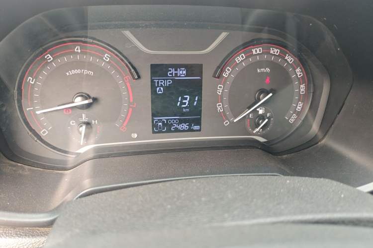 Used SAIC MAXUS T60 2017 2.4L Gasoline Manual Transmission 4x4 High Ground Clearance Comfortable Standard Cabin