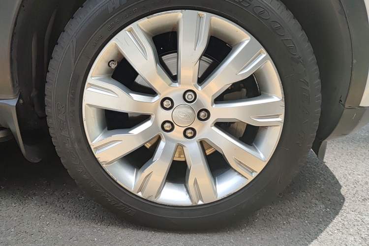 Used Land Rover Discovery Sport 2015 2.0T HSE LUXURY Right Front Wheel Hub