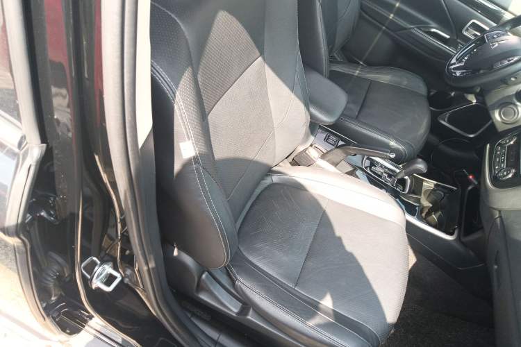 Used Mitsubishi Outlander 2018 2.0L Two-Wheel Drive Glory Edition 5 Seats