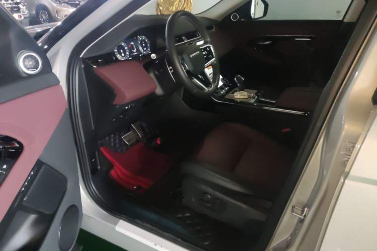 Used Land Rover Range Rover Evoque 2023 Aurora L 249 PS Luxury Edition
