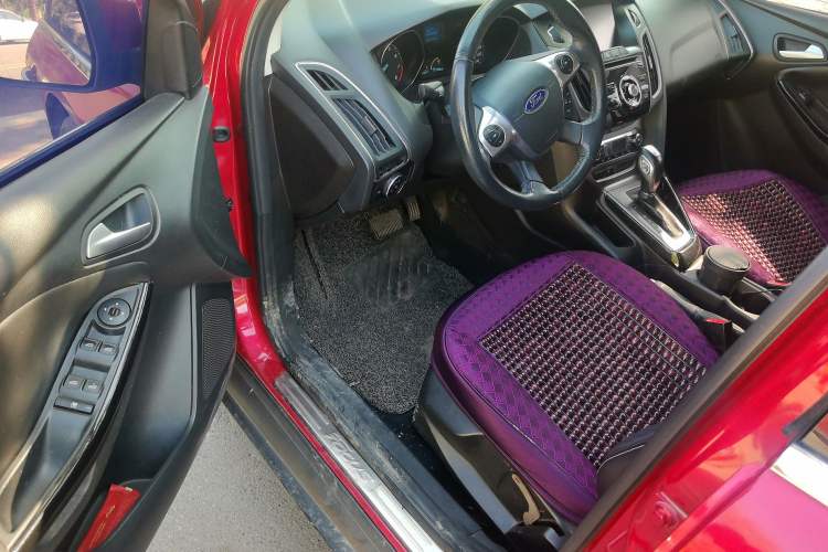 Used Ford Focus 2012 Sedan 1.6L Automatic Fashion Edition
