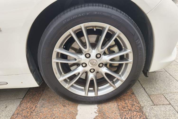 Used Infiniti Q50L 2016 2.0T Ambition Edition Right Front Wheel Hub