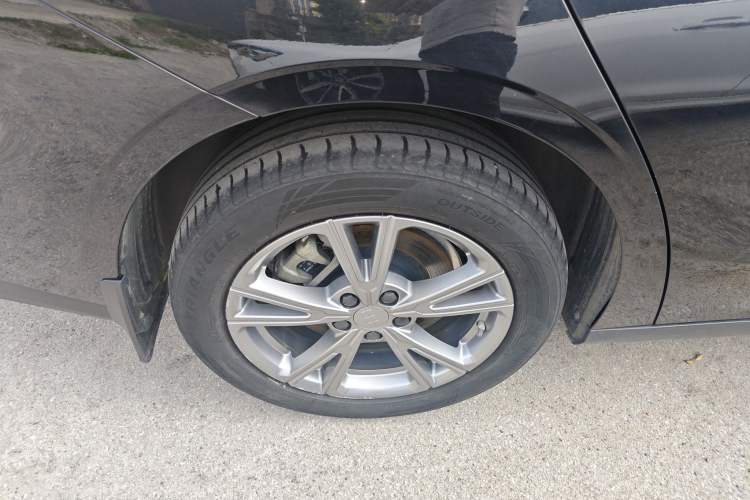 Used Geely Galaxy L6 2025 EM-i 140km Long-Range Version