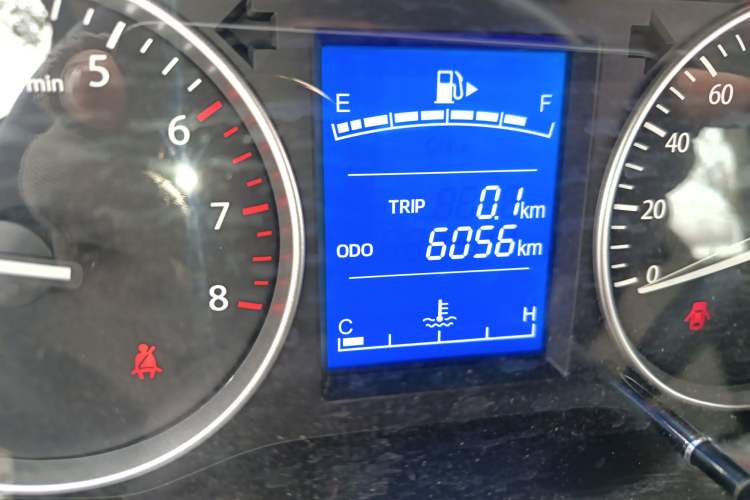 Used CHANGAN KUAYUE Xing V3 2023 1.5L Gasoline Luxury 6-Seater Passenger Vehicle Odometer Close Up