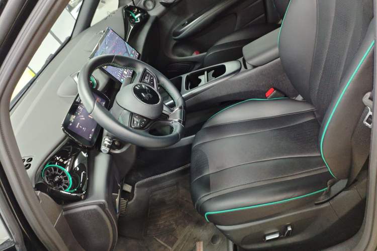 Used BYD Dolphin 2025 Intelligent Driving Version 410 km Fashion Edition
