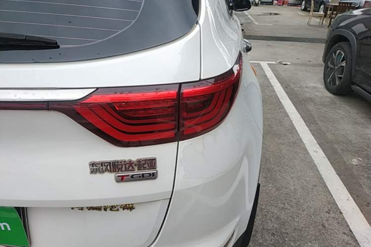 Used Kia KX5 2016 1.6T Automatic Two-Wheel Drive DLX Right Rear Taillight