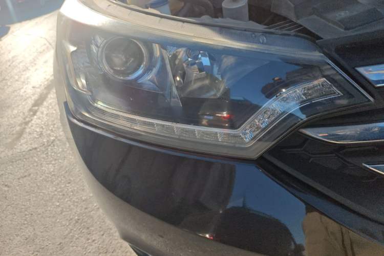 Used Dongfeng Aeolus AX7 2015 2.0L Manual Zhiyi Trim