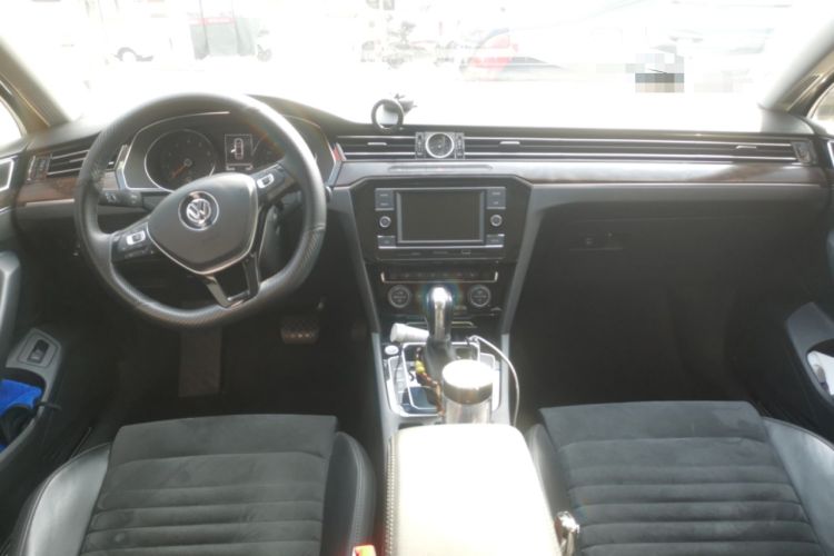 Used Volkswagen Magotan 2018 330TSI DSG Luxury Model Center Console