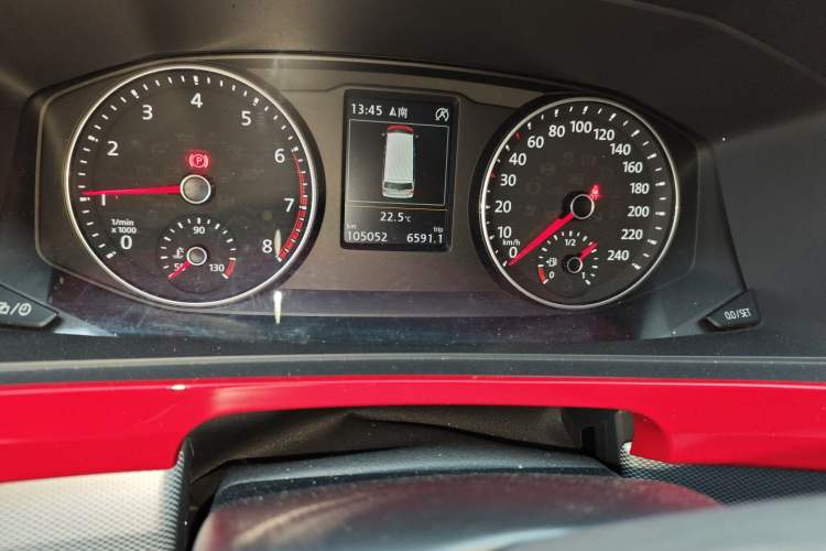 Used Volkswagen Multivan 2018 2.0 TSI Four-Wheel Drive Comfort Edition 7-Seater Odometer Close Up