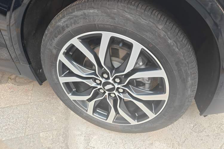 Used Cadillac XT5 2022 2.0T Four-Wheel Drive Luxury Version (Hummingbird Edition) Right Front Wheel Hub