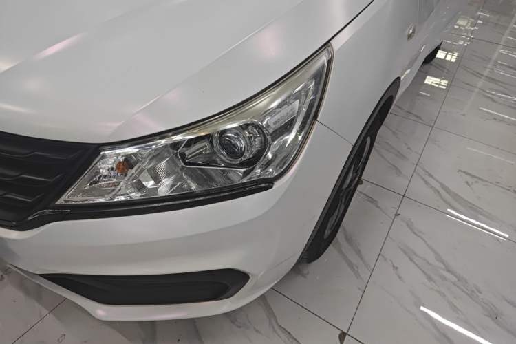 Used Baojun 310 2016 1.2L manual Comfort trim level