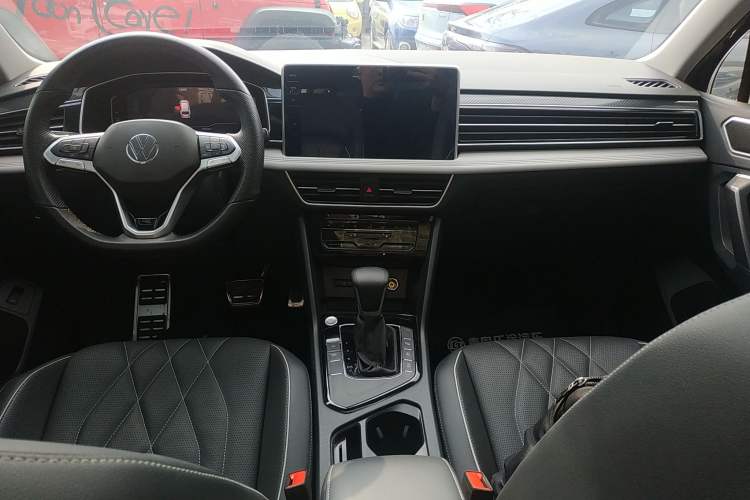 Used Volkswagen Tiguan L 2024 330TSI Automatic Two-Wheel Drive R-Line Enhanced Edition Audio And AC Panel