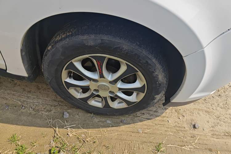 Used Venucia R50 2015 1.6L Manual Luxury Edition