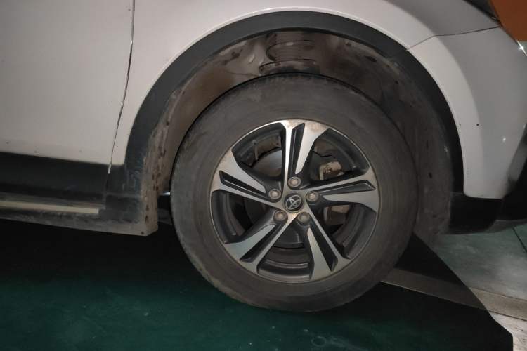 Used Toyota RAV4 2015 2.0L CVT Two-Wheel Drive Fashion Edition