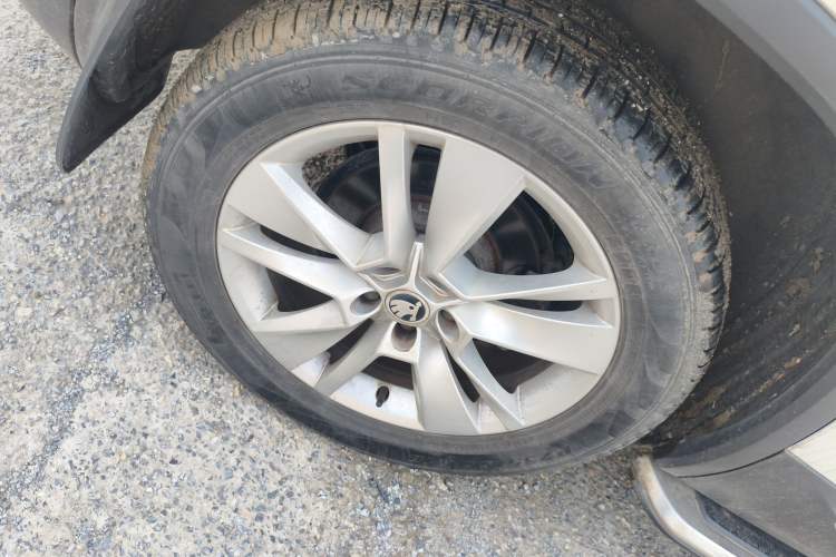 Used Skoda Kodiaq 2017 TSI330 7-Seater Two-Wheel-Drive Luxury Edition Right Rear Wheel Hub