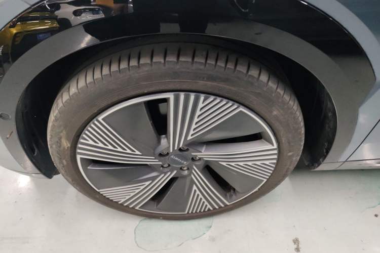 Used Lynk & Co 08 EM-P 2025 220 km All-Wheel-Drive Performance Halo