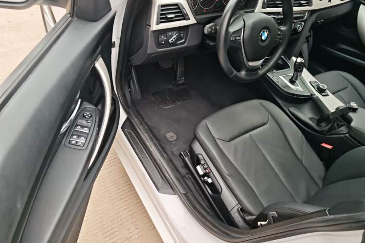 Used BMW 3 Series GT 2017 320i Sport Edition
