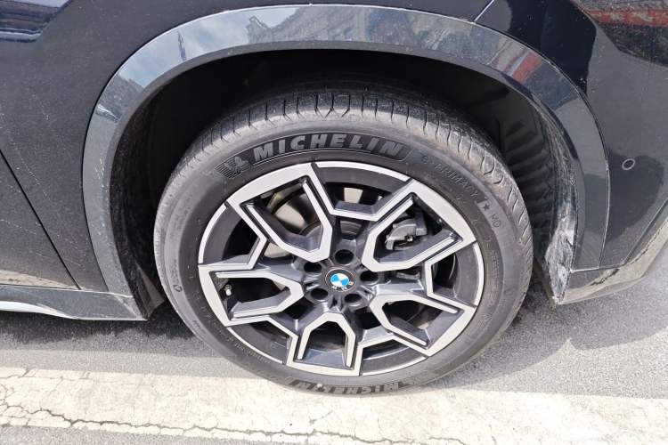 Used BMW X1 2024 sDrive25Li X Design Package Right Front Wheel Hub